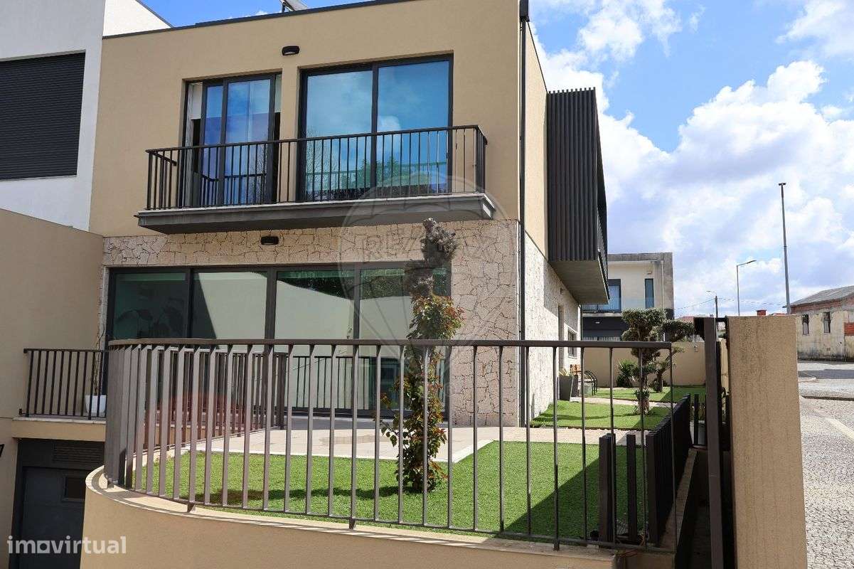 Moradia T4 para venda-8