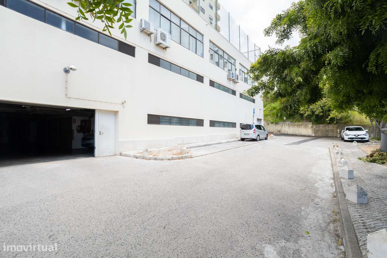 Excelente imóvel T2 com Garagem Box, condomínio Fechado com Court de T-33