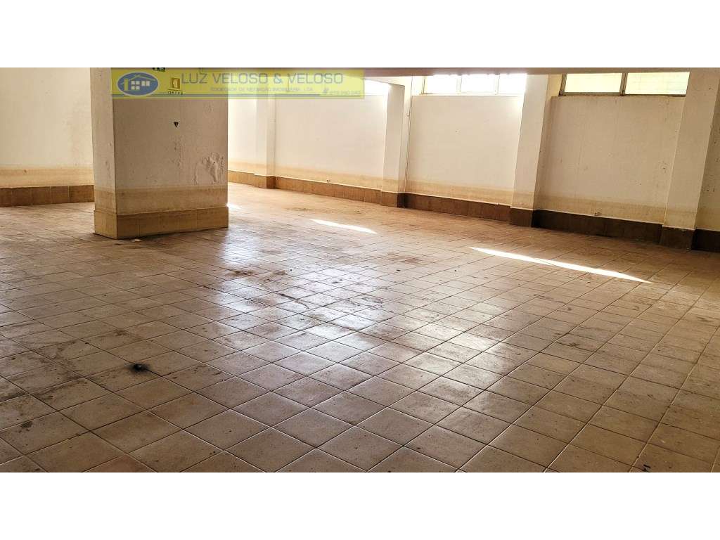 Loja de 38,27 m2 com cave de 300,00 m2. Alto do Seixalinho, Barreiro.-22