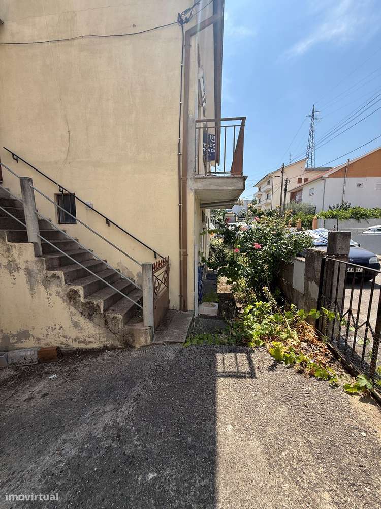 Moradia BI-FAMILIAR perto do IPB e do Centro de Bragança, no Bairro da-18