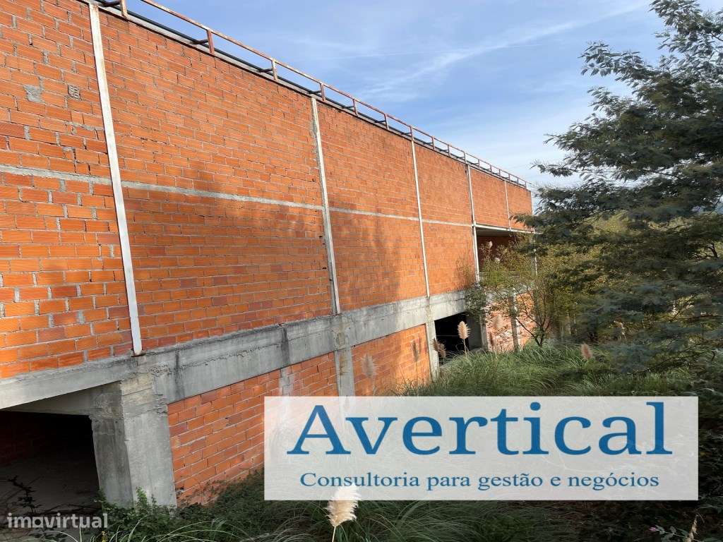 Condomínio com 16 armazéns-10