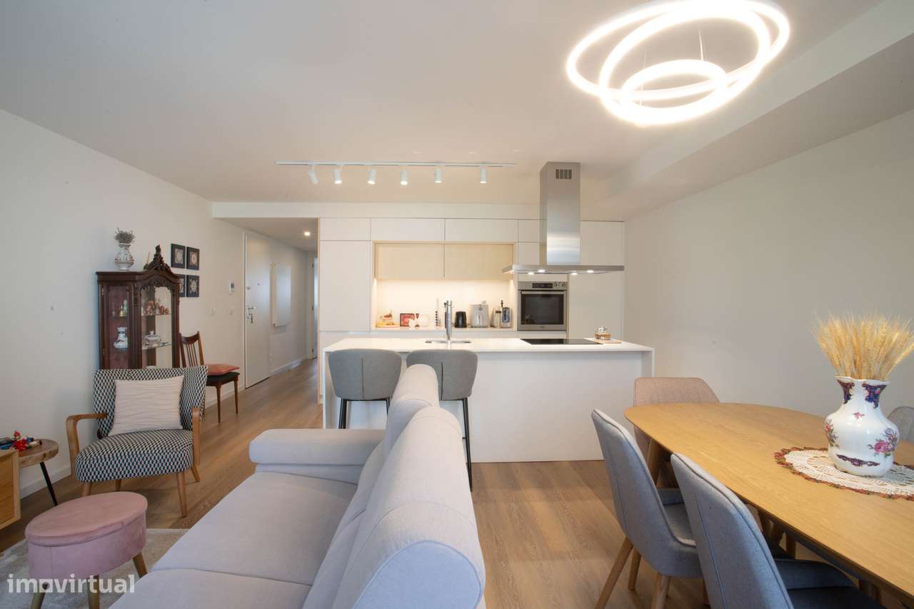 Apartamento T2 de construção recente junto ao El Corte Inglés em Gaia-5