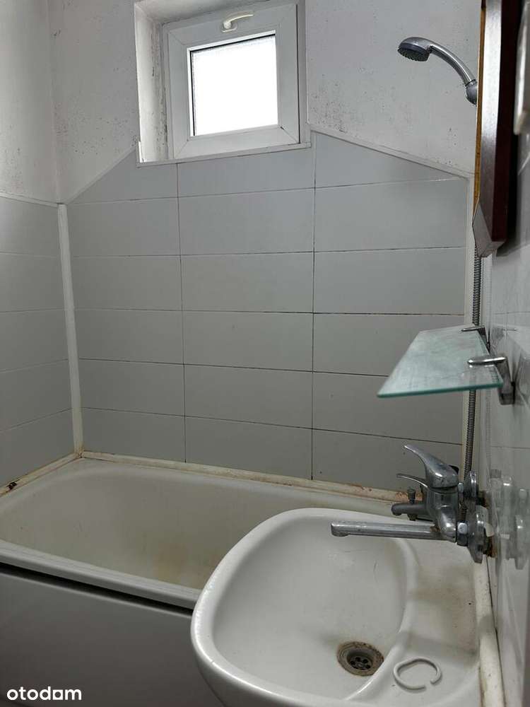 Mieszkanie 63,32 m2, 3 pokoje ,loggia, do remontu-13