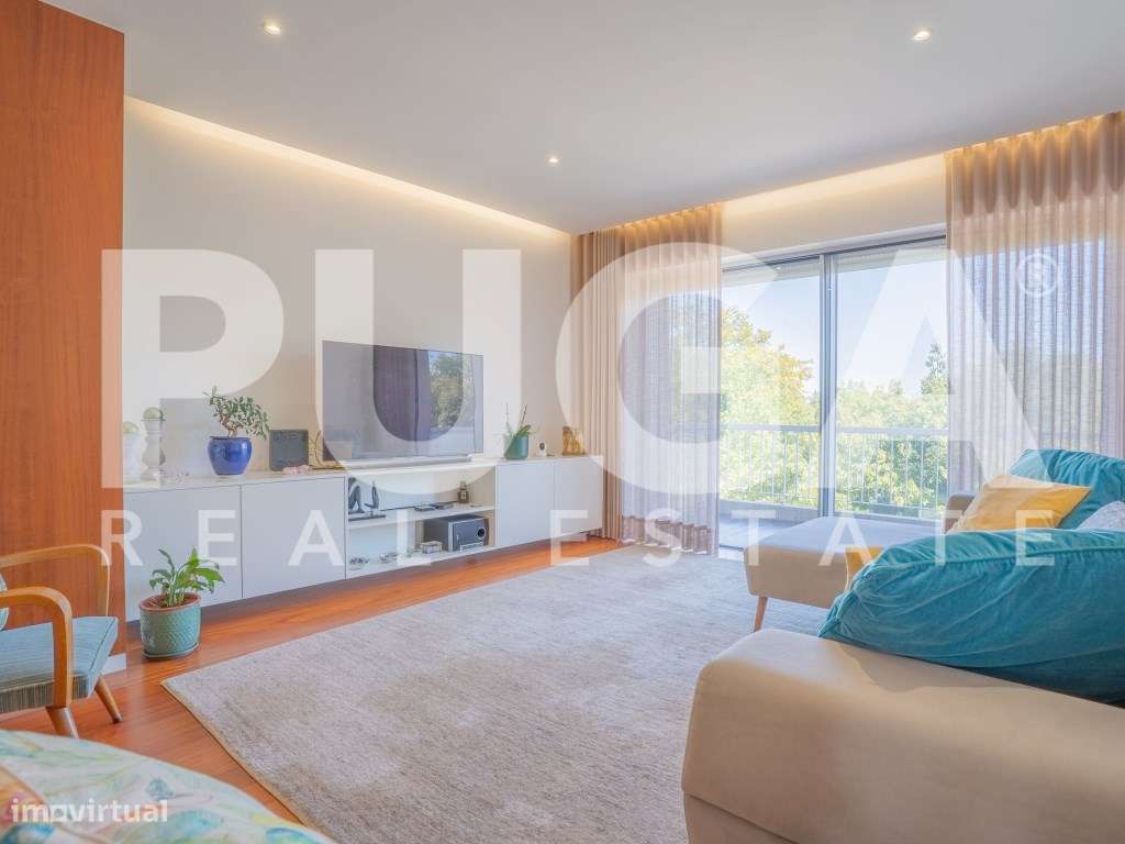 Apartamento de Prestígio na Praça Velásquez - Porto-14