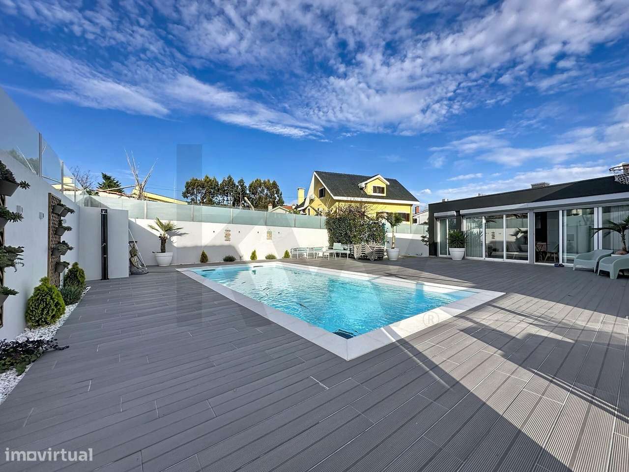 Moradia T4 Térrea c/ Cave | Alto Padrão c/ Piscina | Zona Lazer | Jard - Grande imagem: 4/58