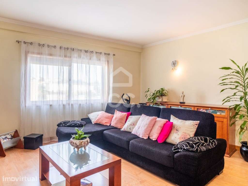 Apartamento T2 com Lugar de garagem para 2 viaturas - Grande imagem: 4/19