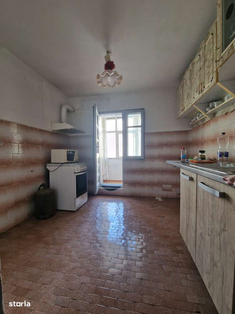 Navodari (Sud Str Rândunelelor)- 2 camere decomandate etaj 3/4, liber-7