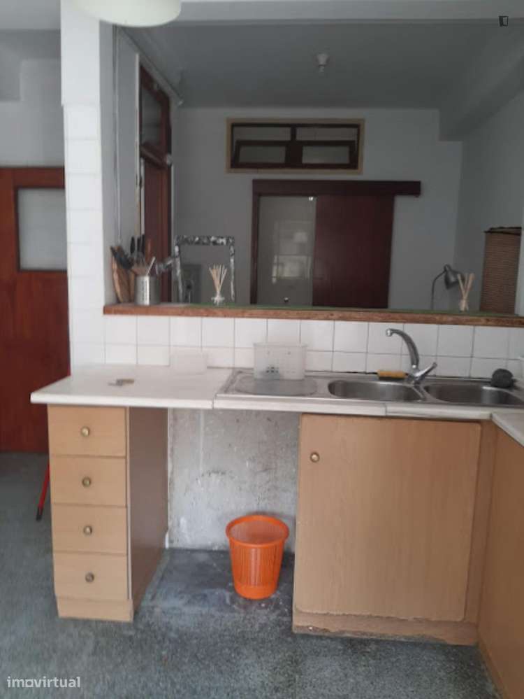 Quarto - localizado em Bairro do Sol Coimbra - Grande imagem: 5/9