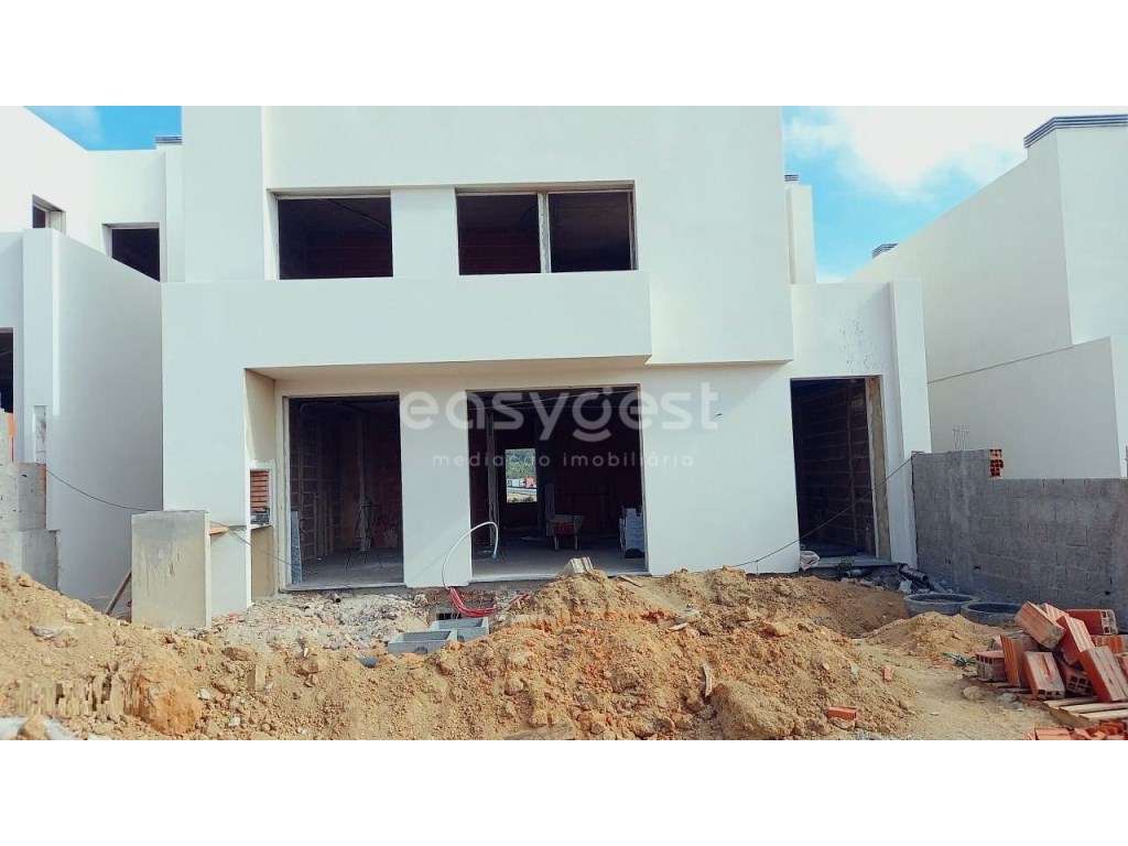 Moradia T4 Nova em Condomínio Fechado com Jardim Privativo e Garage... - Grande imagem: 3/41