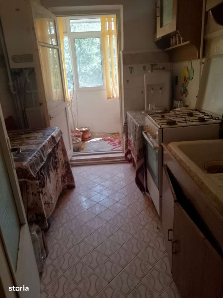 De Vanzare Apartament cu 3 camere zona Progresu-Jandarmerie - Imagine principală: 3/8