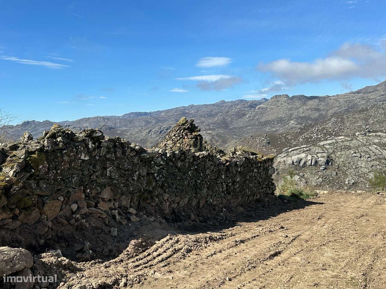 Terreno com Ruina em Pitão das Junias, zona do geres-22