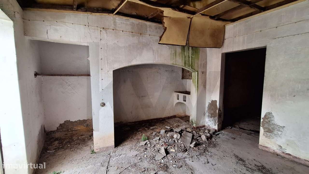 Prédio em Ruína com Projeto Aprovado para Duas Moradias T2 Duplex - Grande imagem: 4/23