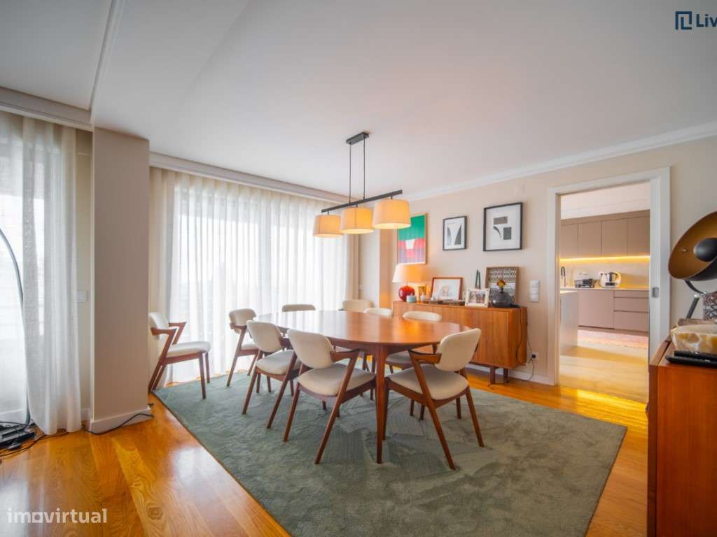 T4+1 de 200m² Renovado com 2 Suites-5