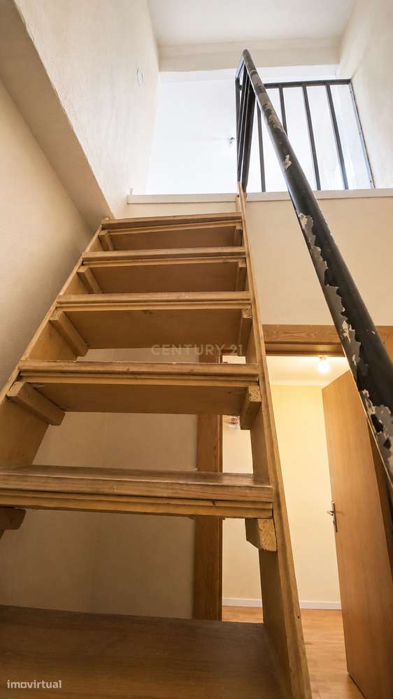 Prédio no Centro Histórico de Setúbal, Loja e 2 Habitações-3