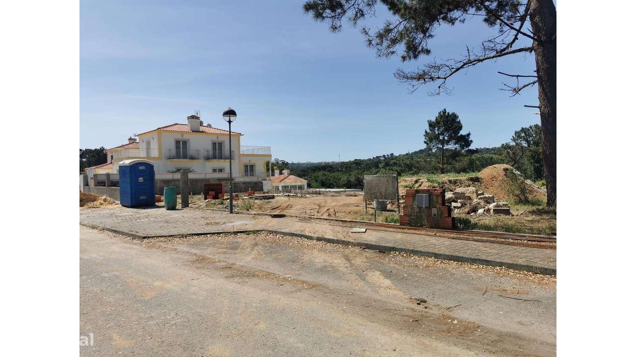 Moradia Isolada T3 em Sesimbra com piscina-11