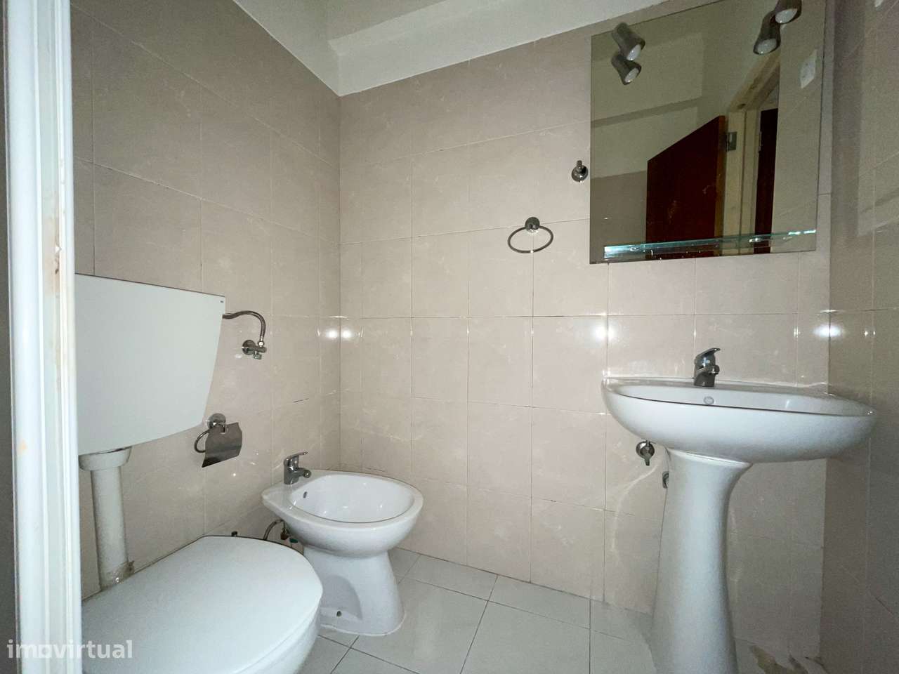 Prédio com 8 T2 (7 devolutos) + Sótão - Póvoa de Santa Iria-19