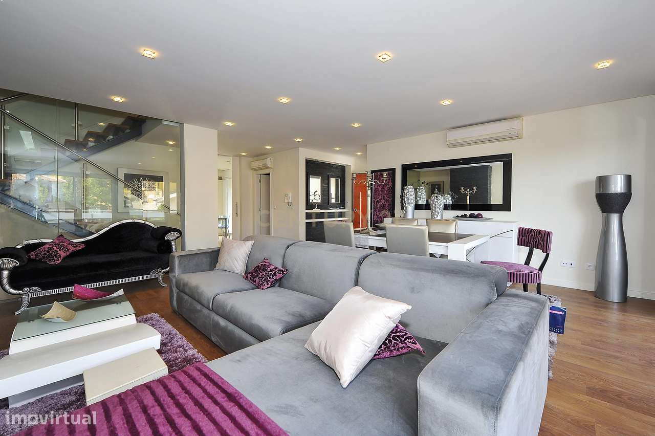 Moradia T3+1 Alto da Parede, em Condomínio Fechado com Vista Mar-10