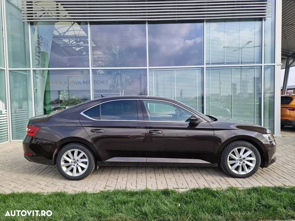 Skoda Superb 2.0 TDI DSG Ambition - 5