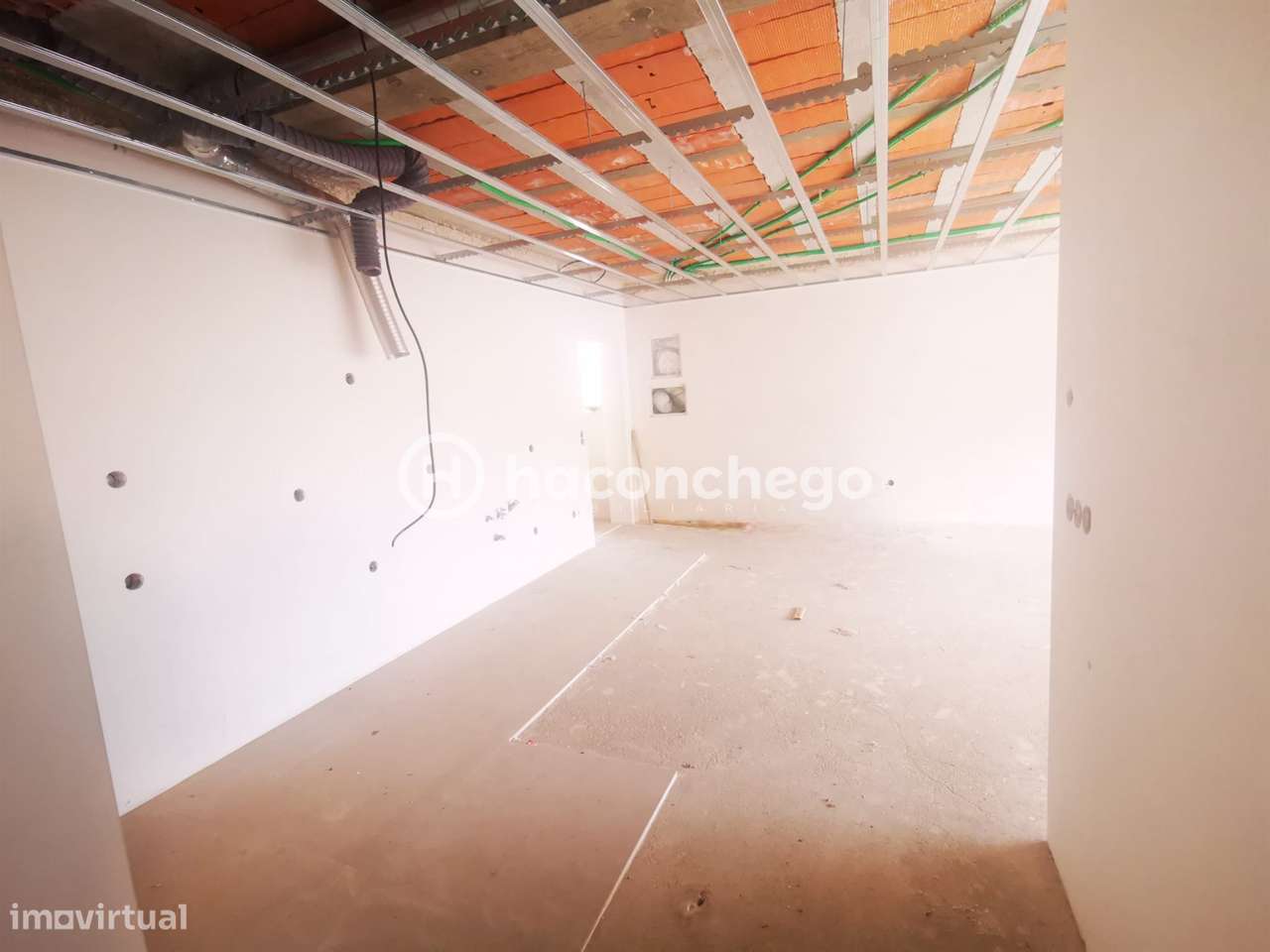 Apartamento T2 com logradouro e garagem Galegos Santa Maria Barcelos-4