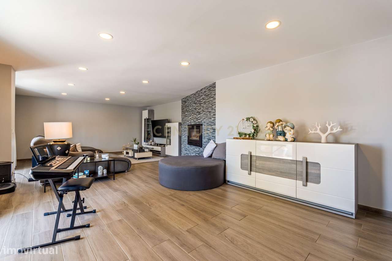 MORADIA T5 AMPLA E LUMINOSA EM ZONA TRANQUILA  – FERRARIAS, ALGOZ, ALG - Grande imagem: 4/41