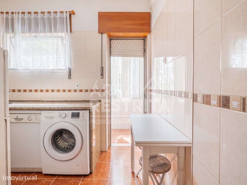 Excelente Apartamento T2 nas Paivas - Ótimo Potencial e Localização...-7