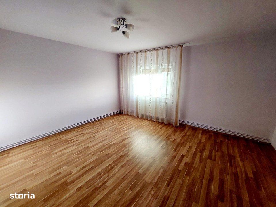 Apartament 3 camere, decomandat, 66mp, boxa, zona Gilau