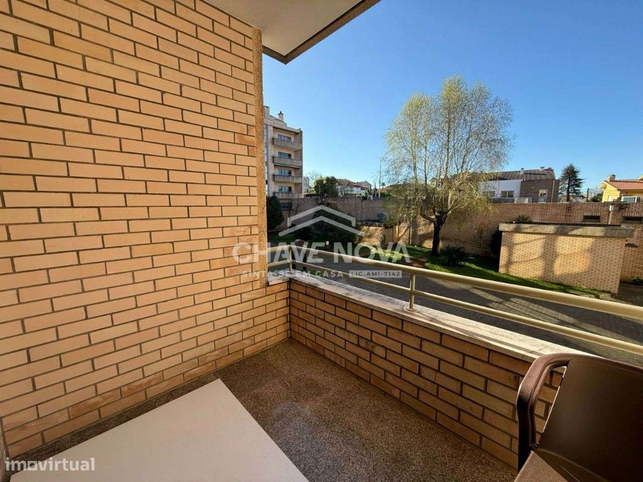 Apartamento T2+1 Renovado c/ Lugar de Garagem em Santa Marinha-16