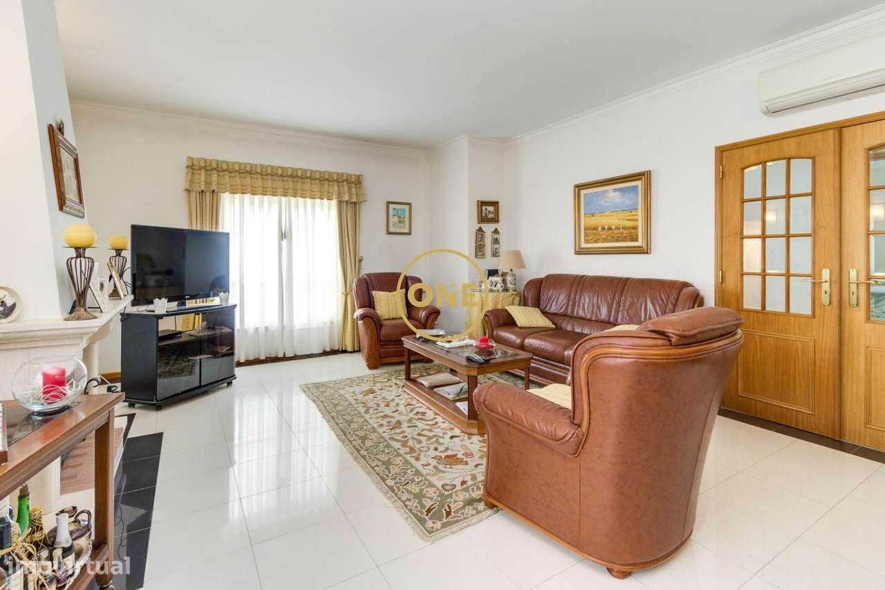 Moradia T4 com Jardim e Garagem na Ramada, Odivelas-35