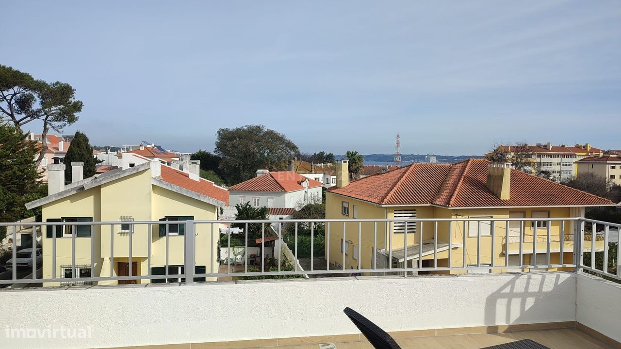 Oeiras, Paço de Arcos - Apartamento T2+2 com Terraço no sotão / Parque