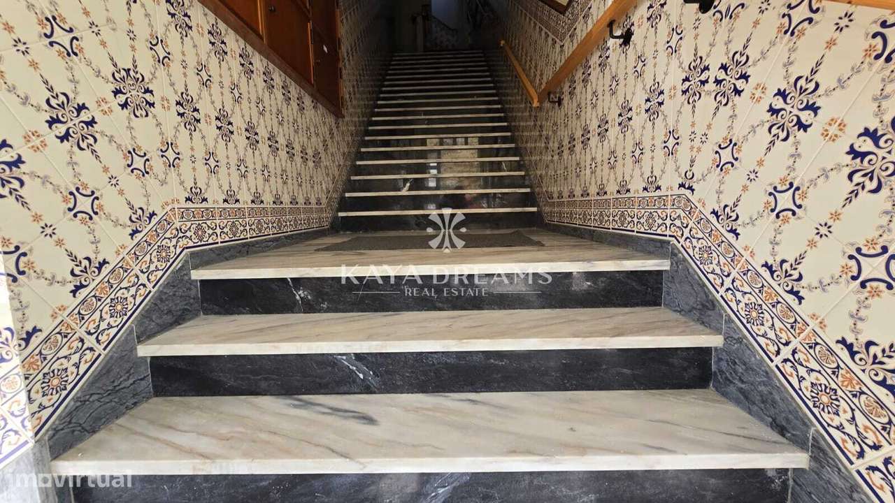 PRÉDIO COMPOSTO POR 4 PISOS EM EXCELENTE ESTADO, CAMARATE, LOURES-13