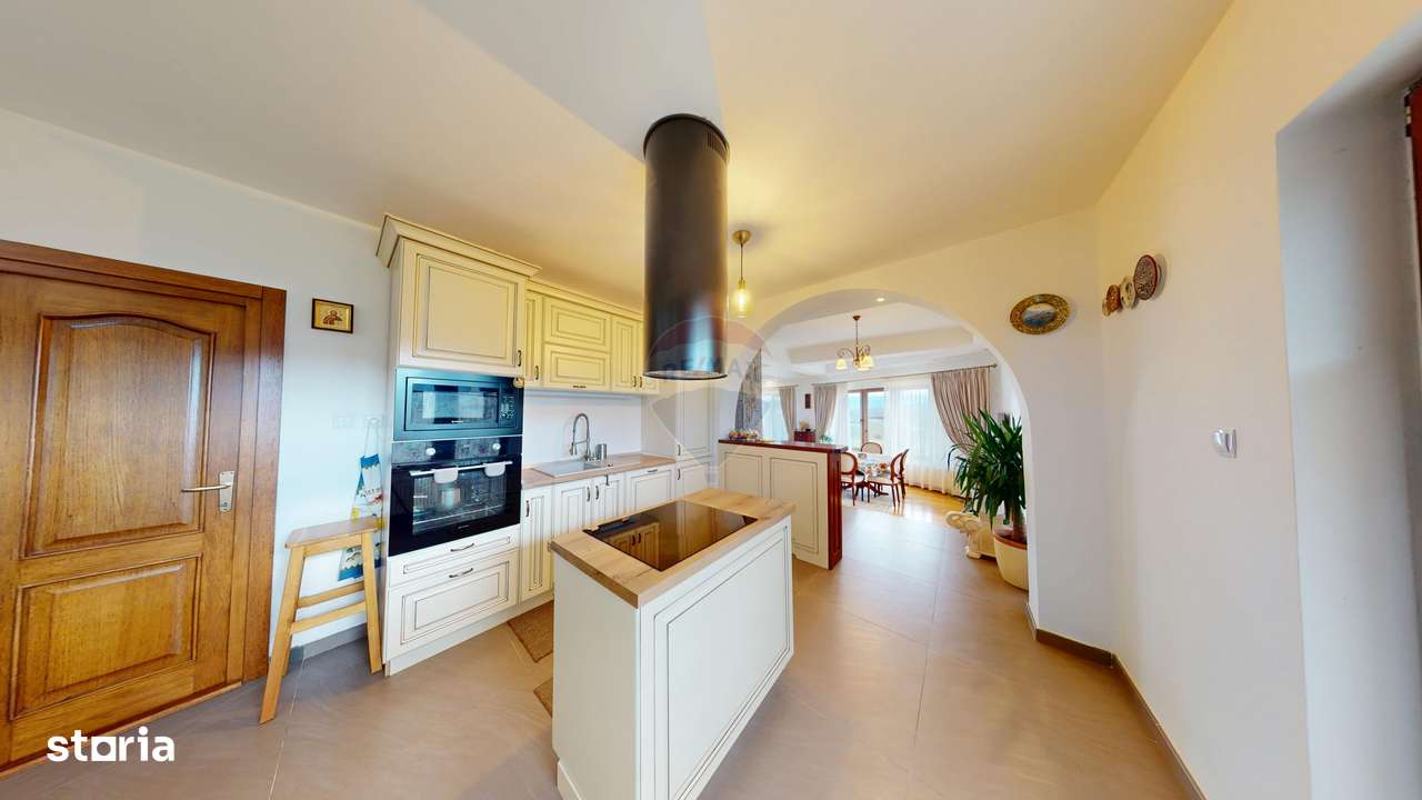 Casă / Vilă de Lux cu 5 camere de vânzare-13