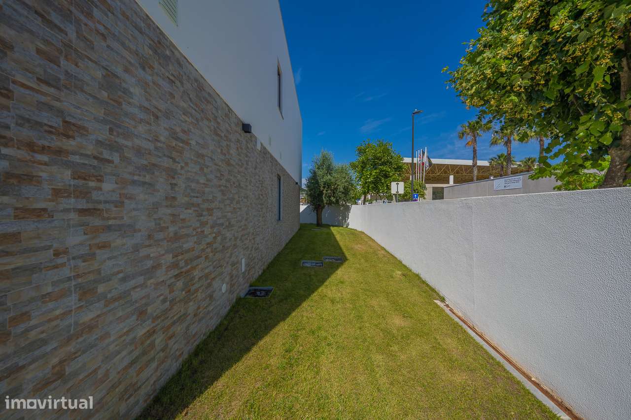 | Maravilhosa Moradia T4 | Piscina | Colégio St. Peter's School |-5