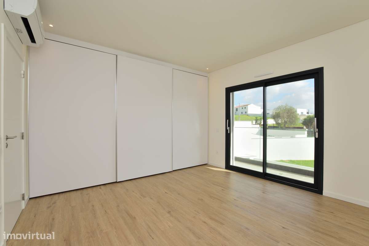 Moradia T4 c/ Certificação Energética A+ | Aveiras de Cima-39