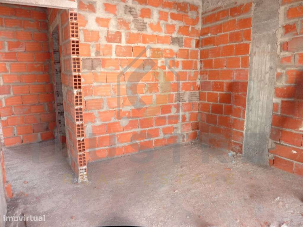 Moradia T3 em construção com logradouro e garagem em Sesimbra-21
