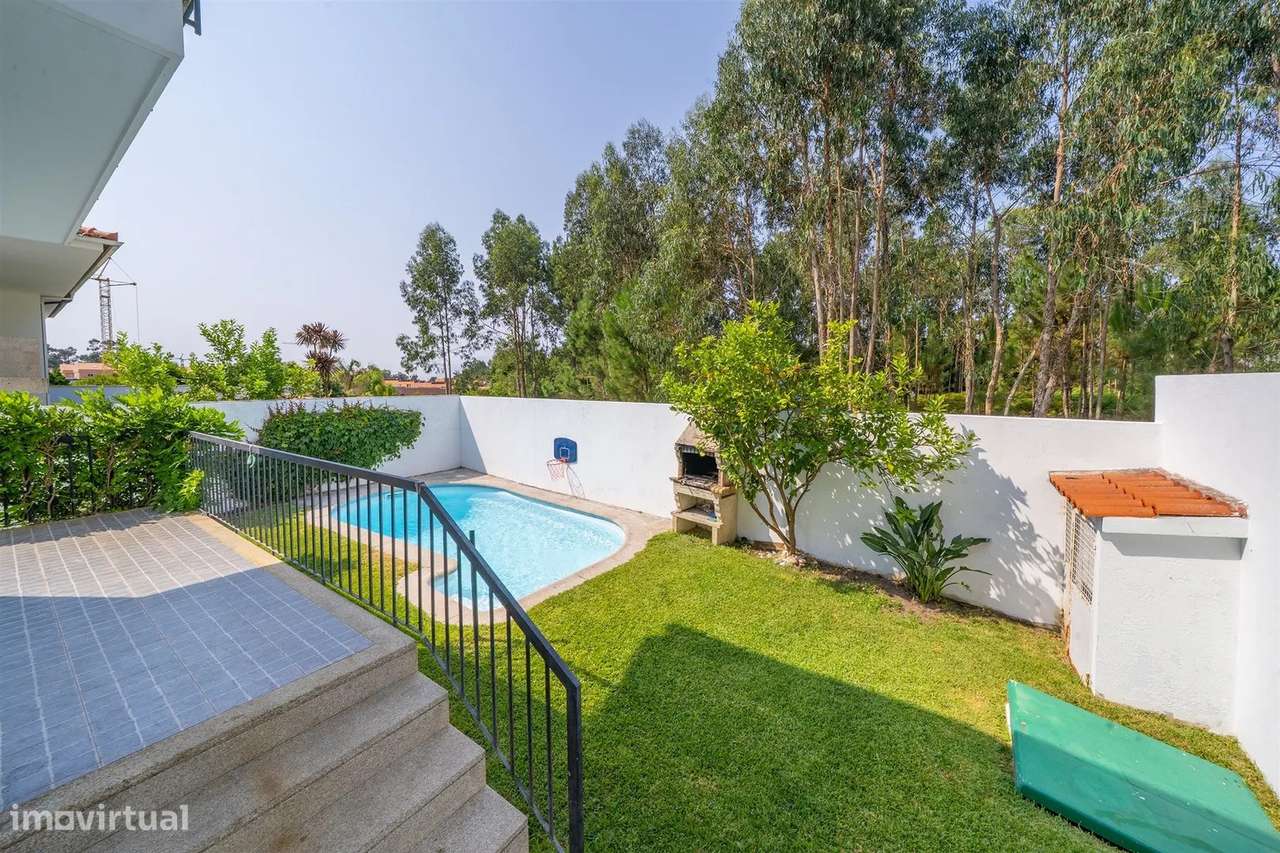 Moradia T4 com piscina nas Marinhas | Esposende-29