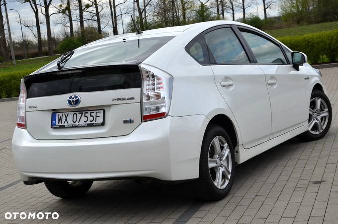 Toyota Prius (Hybrid) Executive - 10