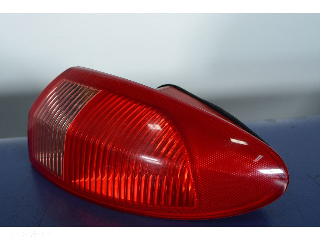 ALFA ROMEO 147 LAMPA TYLNA PRAWA Z BŁOTNIKA - 2