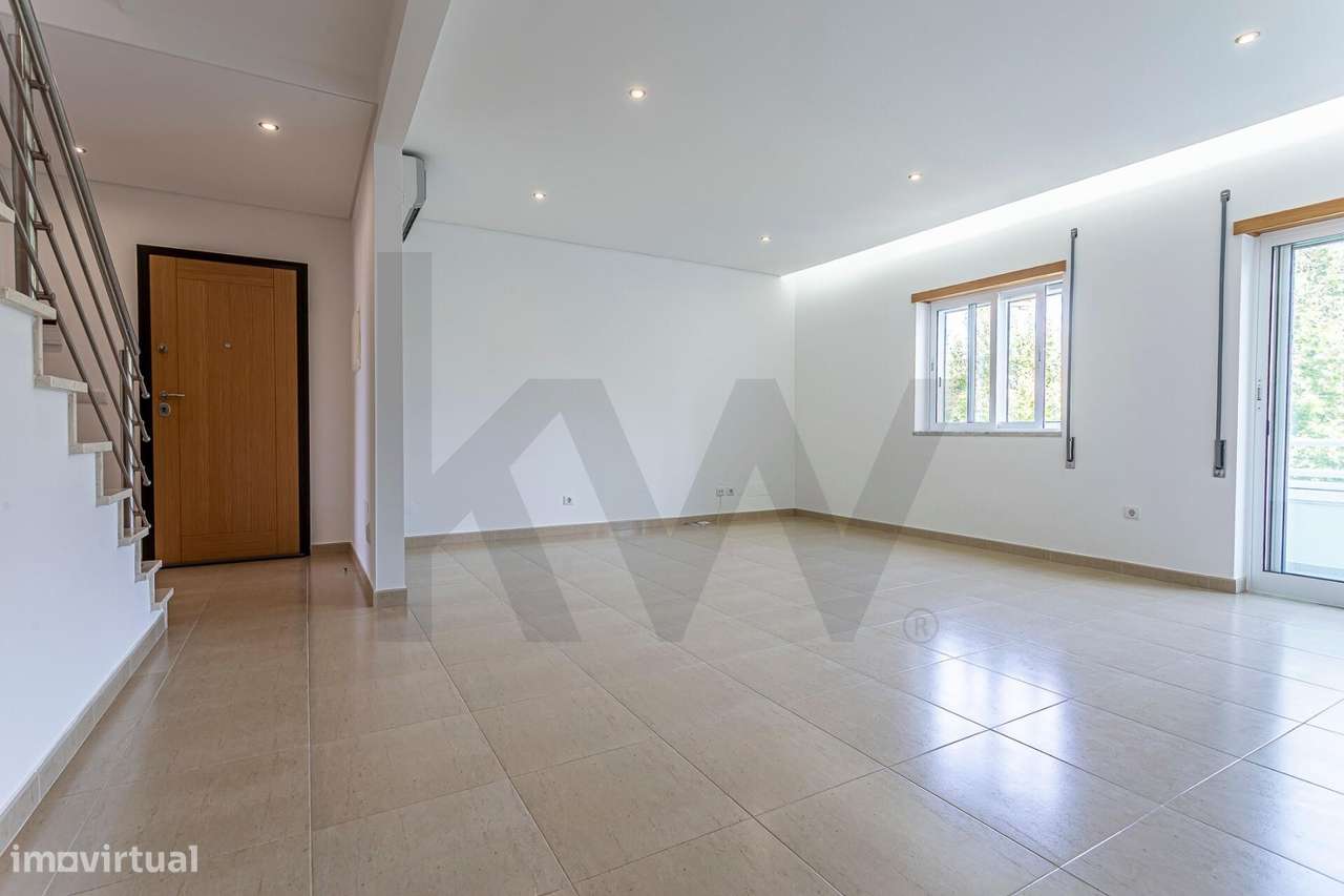 Apartamento T3 Duplex com aproveitamento superior | 5 Quartos | Garage-28