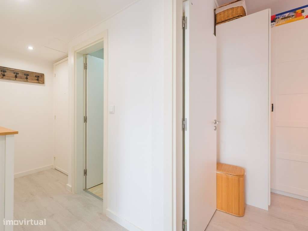 T2 Remodelado Centro de Linda-a-Velha-14