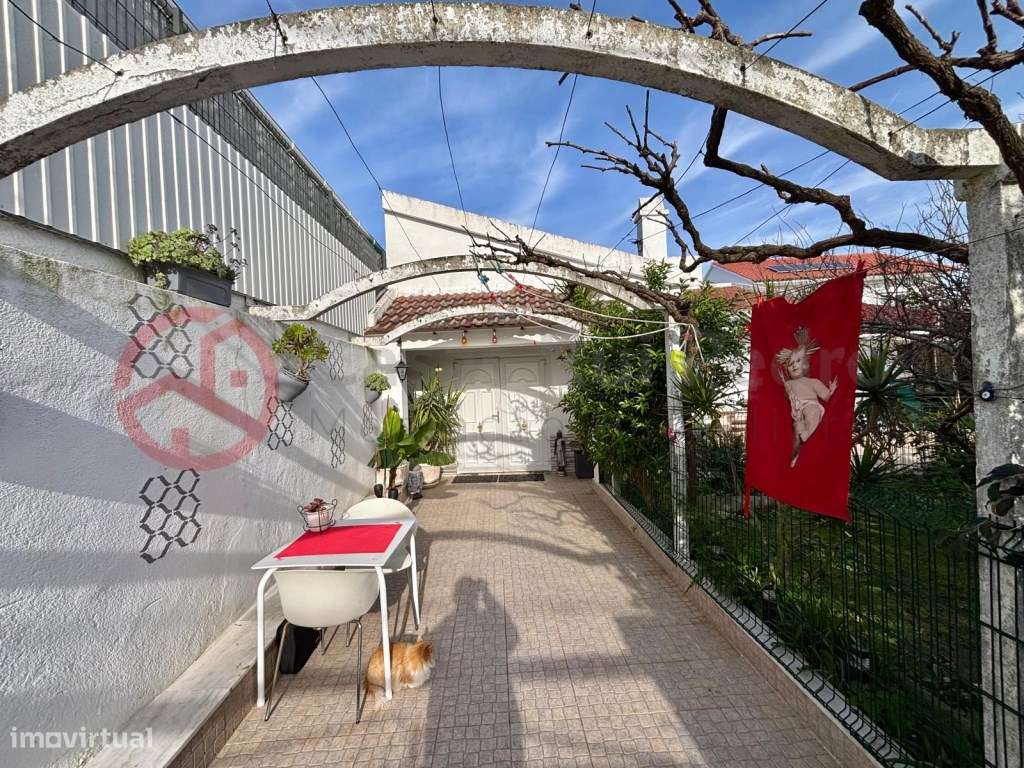 Moradia T2 com anexo, zona de lazer, na Charneca da Caparica-11