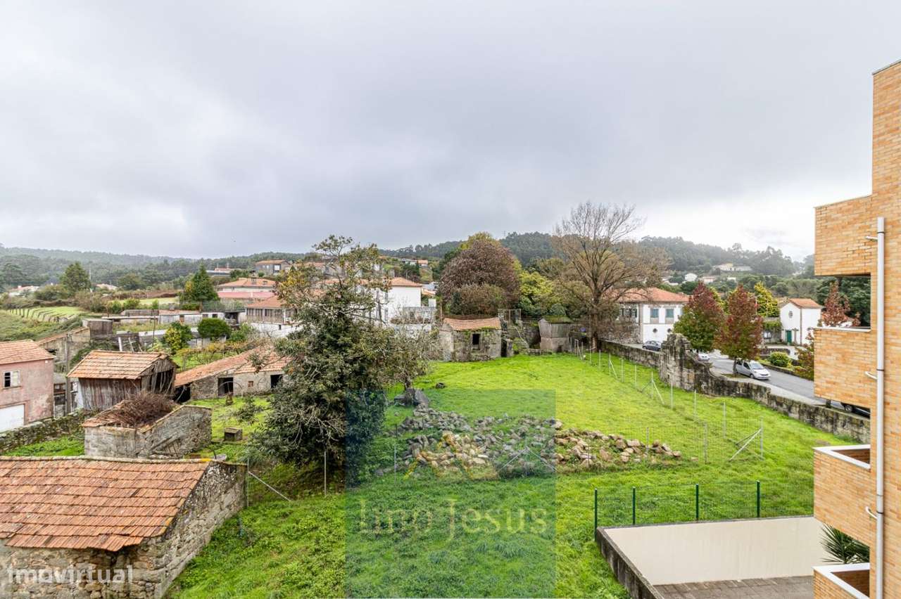 Apartamento T2+1 Triplex Canelas-17