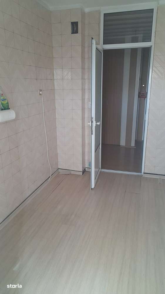 Vând apartament cu 3 camere, Mioveni-9