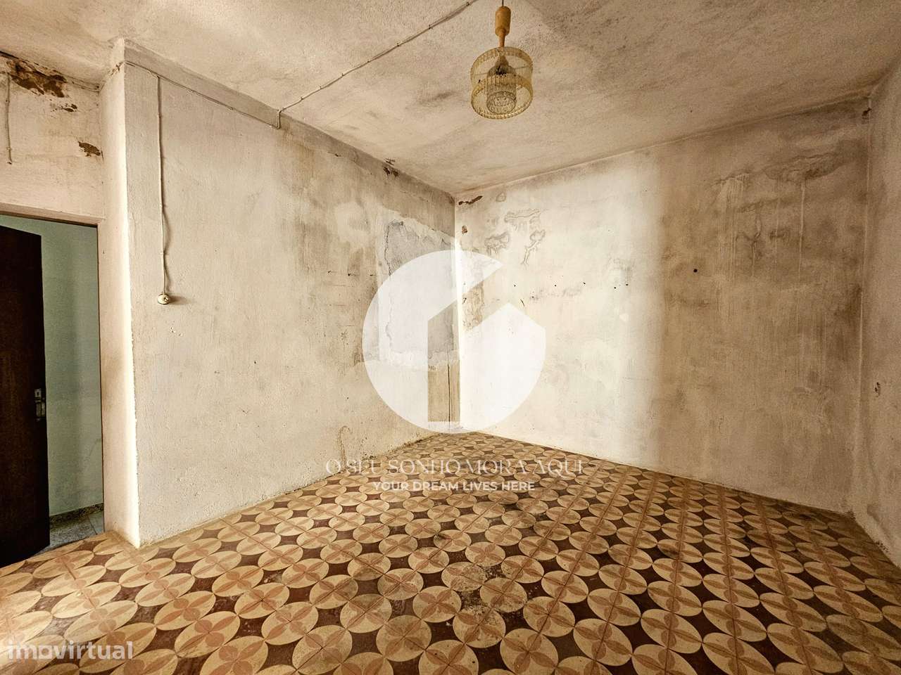 Moradia T5 com pisos independentes em Estoi-18