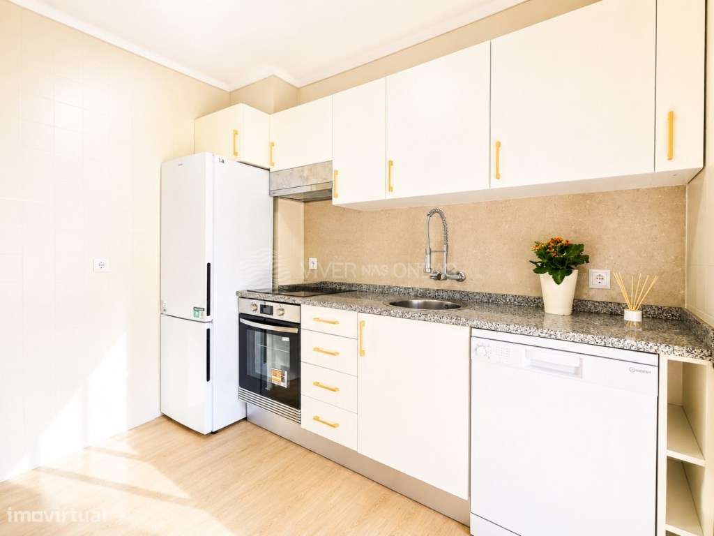 T2 Duplex com Terraço à porta da estação das Devesas e do Futuro Me...-6