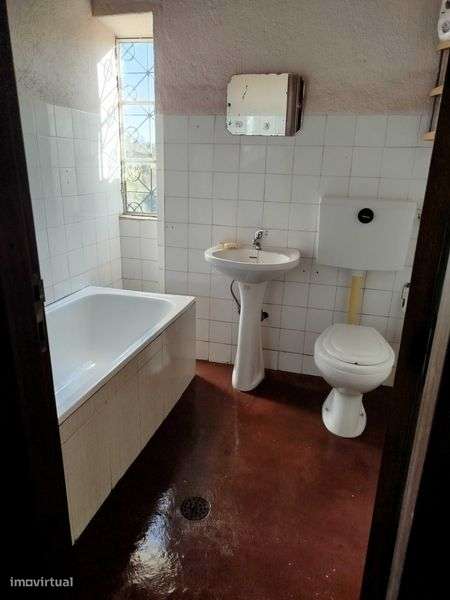 Casa e terreno bem localizado. - Grande imagem: 4/12