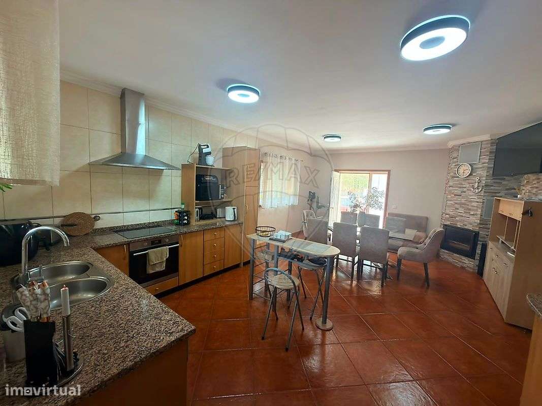Moradia T4 para venda-12