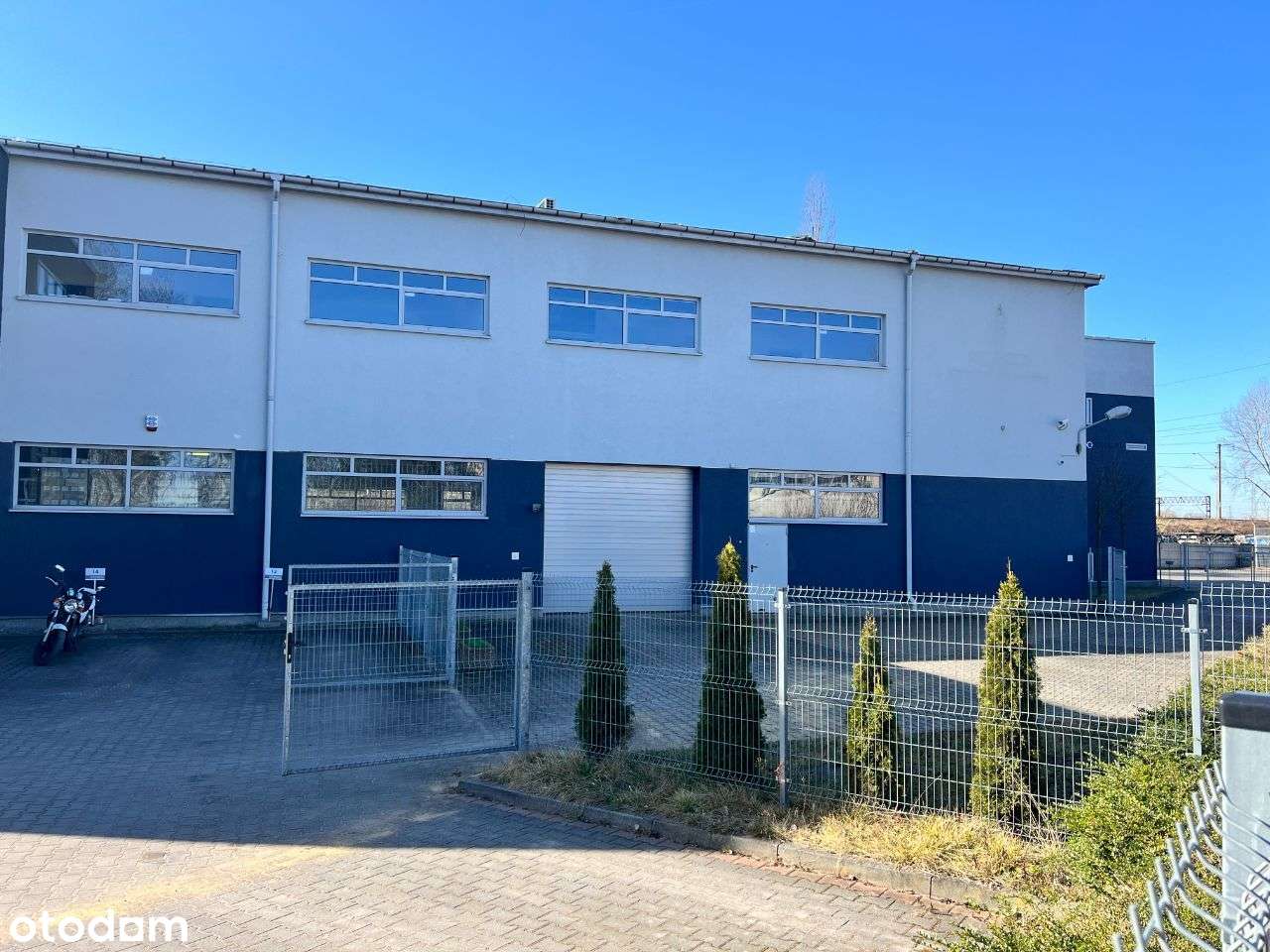 Wykończone pomieszczenia biurowe z parkingiem