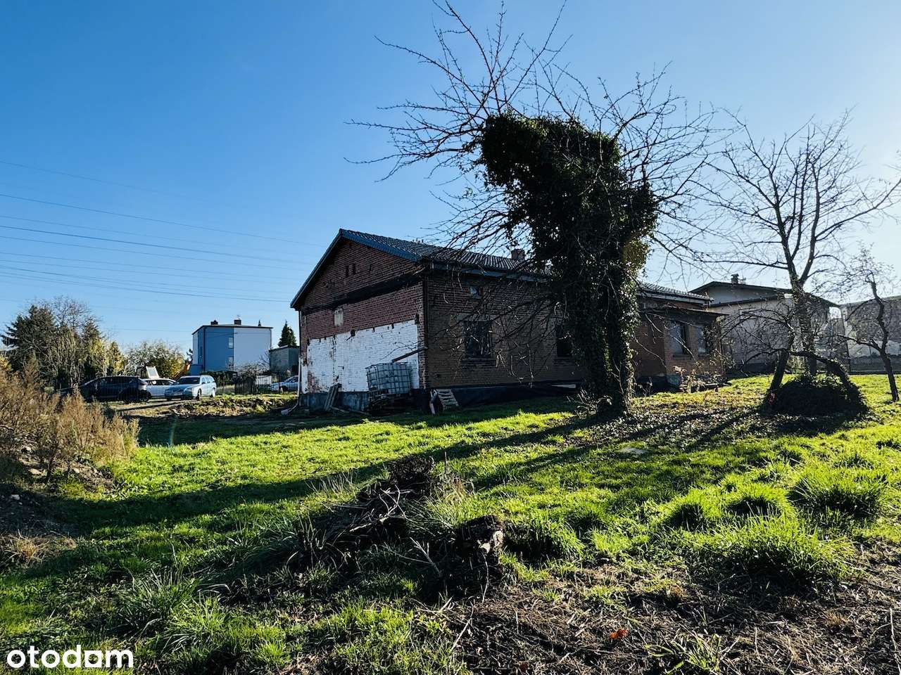 Klimatyczny dom z cegły z koncepcją adaptacji-18