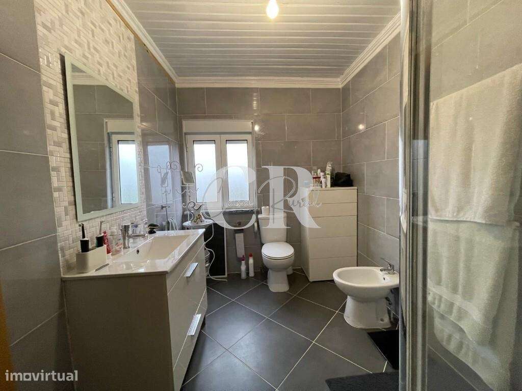 Casa de 4 quartas renovada com terreno em Vila Nova de Poiares-12