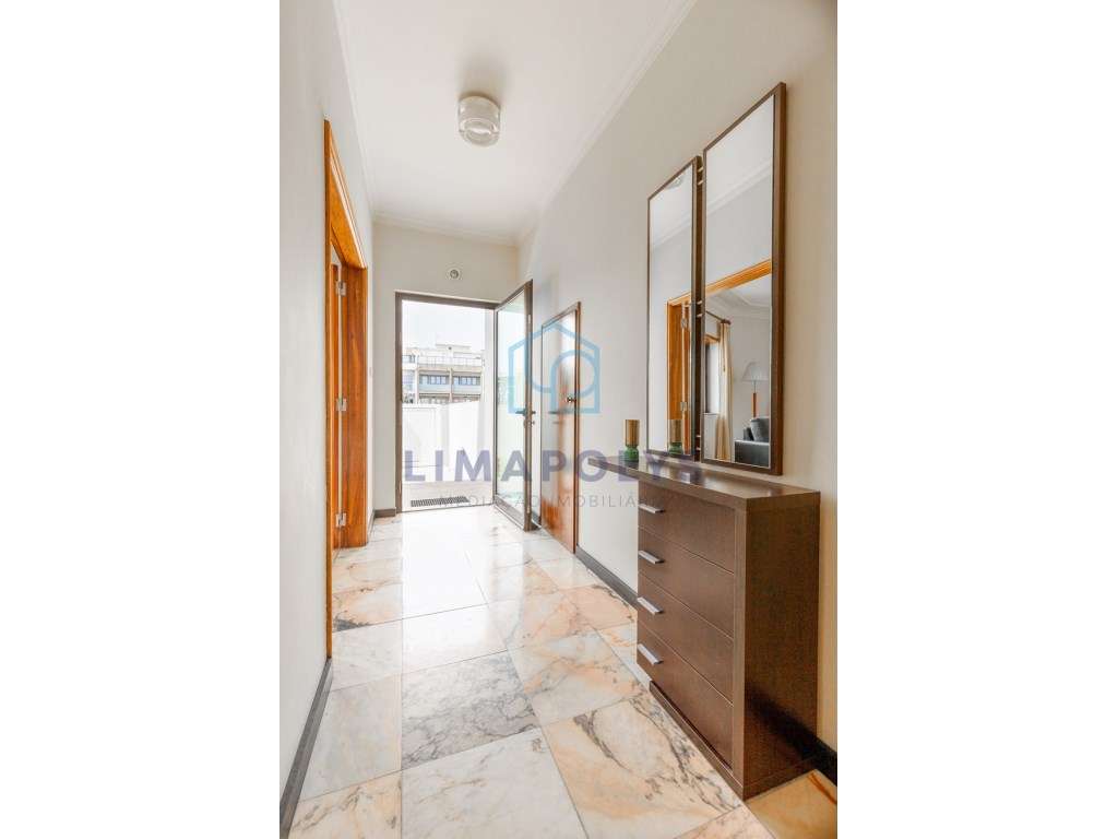 Moradia T4 com Vista Mar a 50m da Praia - Oportunidade Única!-14